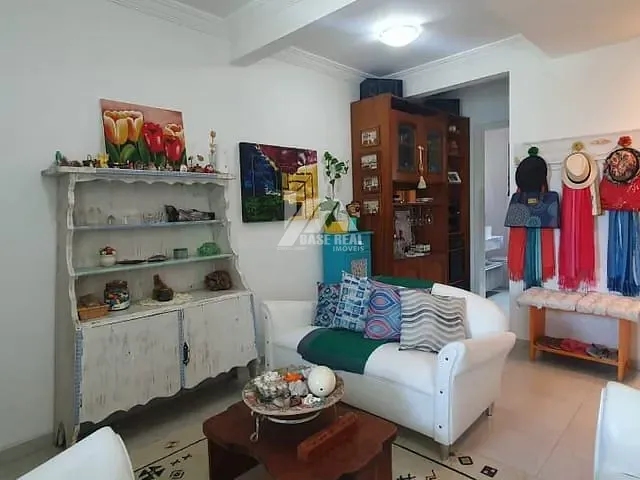 Sobrado com 120m² 4 quartos e 2 banheiros, à venda, no bairro Uvaranas em Ponta Grossa