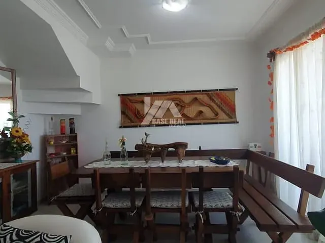 Sobrado com 120m² 4 quartos e 2 banheiros, à venda, no bairro Uvaranas em Ponta Grossa