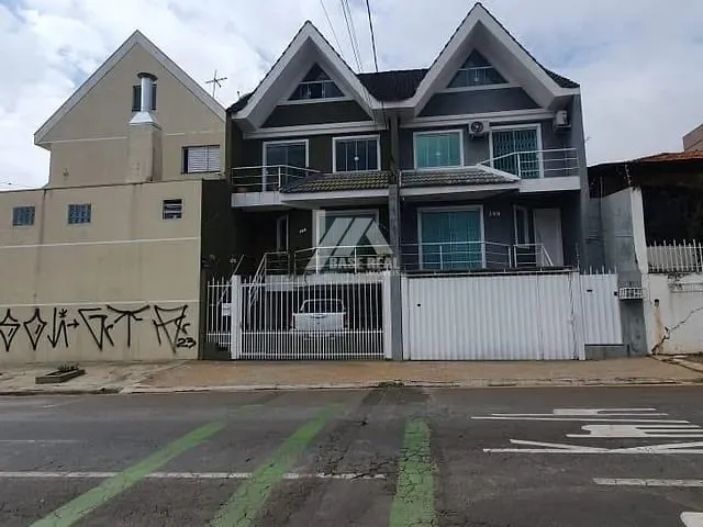 Sobrado com 120m² 4 quartos e 2 banheiros, à venda, no bairro Uvaranas em Ponta Grossa