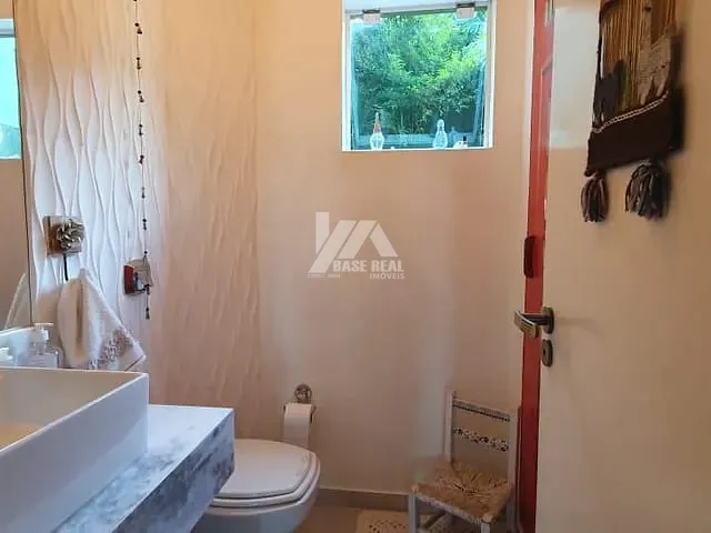 Sobrado com 120m² 4 quartos e 2 banheiros, à venda, no bairro Uvaranas em Ponta Grossa