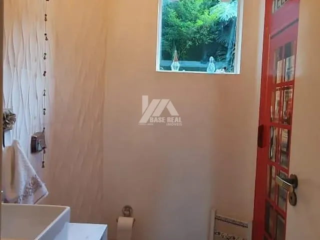 Sobrado com 120m² 4 quartos e 2 banheiros, à venda, no bairro Uvaranas em Ponta Grossa