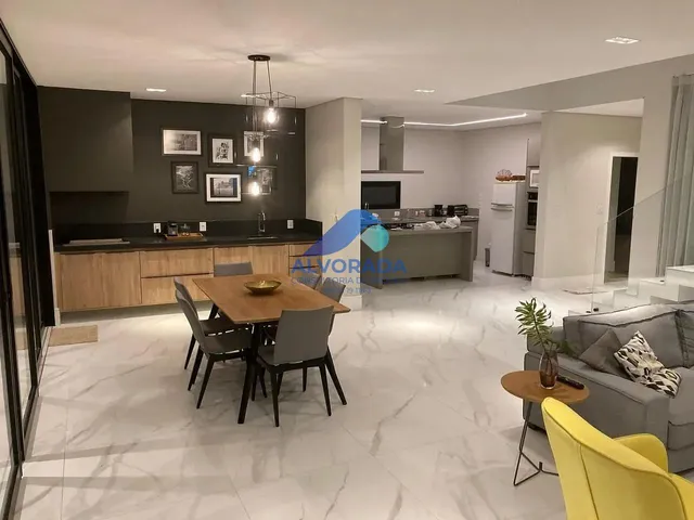 Sobrado com 451m² 4 quartos e 5 banheiros, à venda, no bairro Urbanova em São José Dos Campos