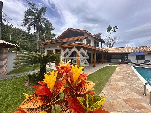 Sobrado com 840m² 3 quartos e 4 banheiros, à venda, no bairro Mar Verde II em Caraguatatuba