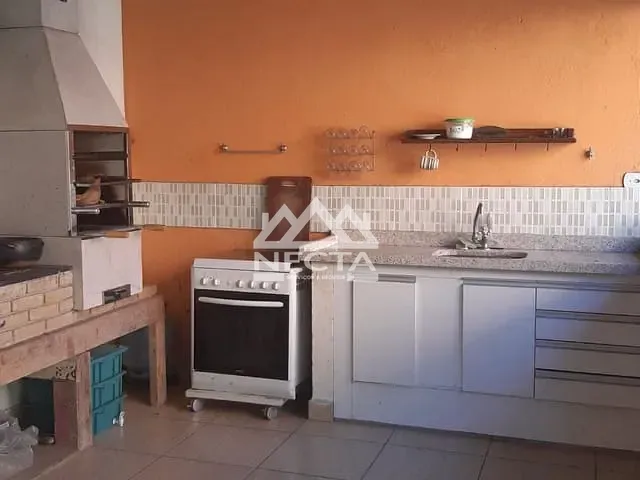 Sobrado com 315m² 3 quartos e 2 banheiros, à venda, no bairro Martim de Sá em Caraguatatuba