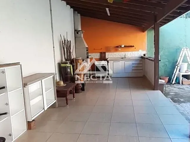 Sobrado com 315m² 3 quartos e 2 banheiros, à venda, no bairro Martim de Sá em Caraguatatuba
