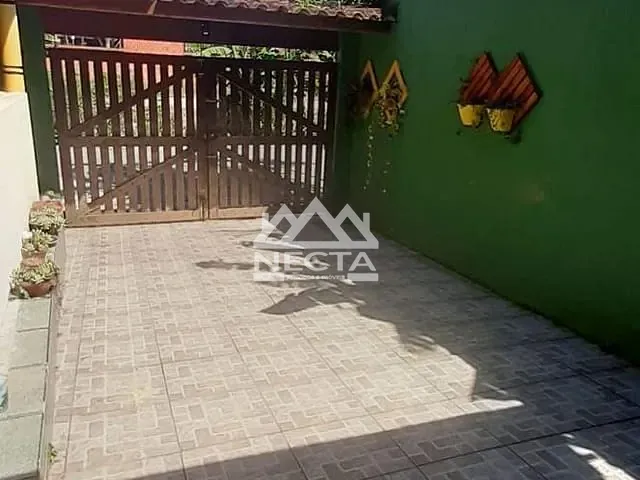 Sobrado com 315m² 3 quartos e 2 banheiros, à venda, no bairro Martim de Sá em Caraguatatuba