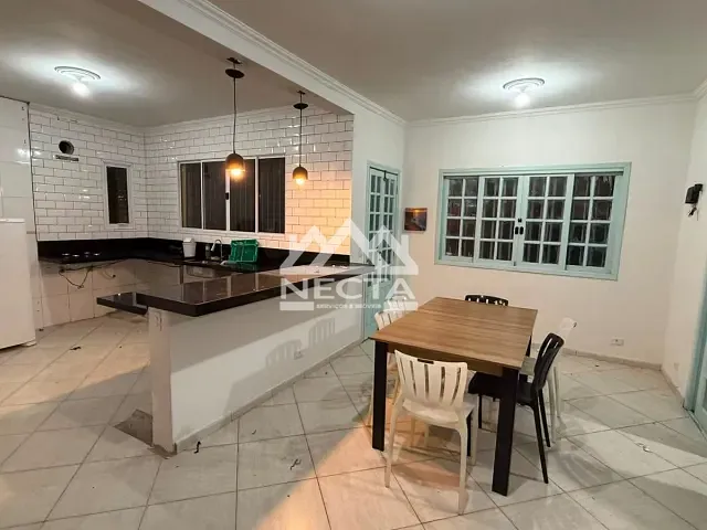 Sobrado com 315m² 3 quartos e 2 banheiros, à venda, no bairro Martim de Sá em Caraguatatuba