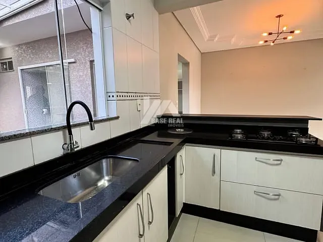 Sobrado com 179m² 3 quartos e 2 banheiros, à venda, no bairro Centro em Guarapuava