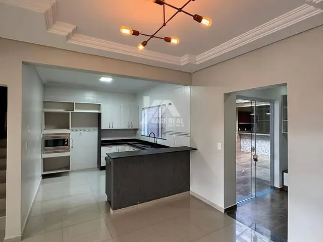 Sobrado com 179m² 3 quartos e 2 banheiros, à venda, no bairro Centro em Guarapuava