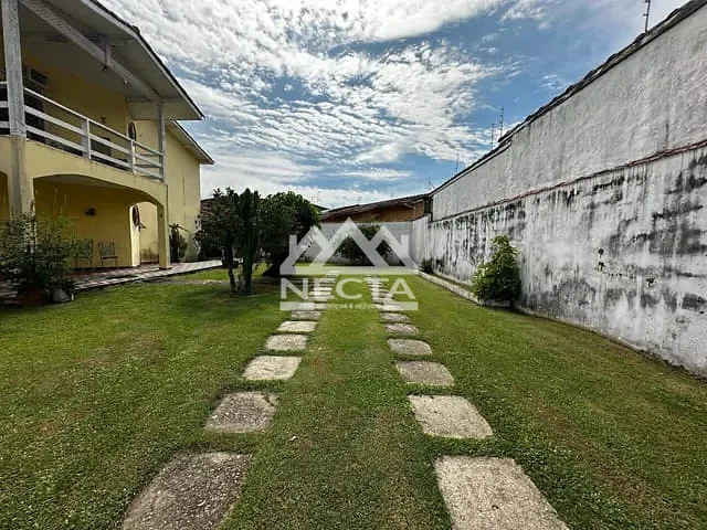 Sobrado com 373m² 2 quartos e 2 banheiros, à venda, no bairro Martim de sá em Caraguatatuba