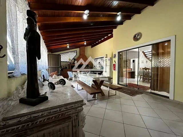 Sobrado com 300m² 4 quartos e 5 banheiros, à venda, no bairro Delfim Verde em Caraguatatuba