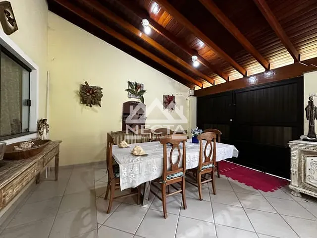 Sobrado com 300m² 4 quartos e 5 banheiros, à venda, no bairro Delfim Verde em Caraguatatuba