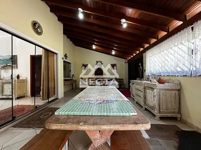 Sobrado com 300m² 4 quartos e 5 banheiros, à venda, no bairro Delfim Verde em Caraguatatuba