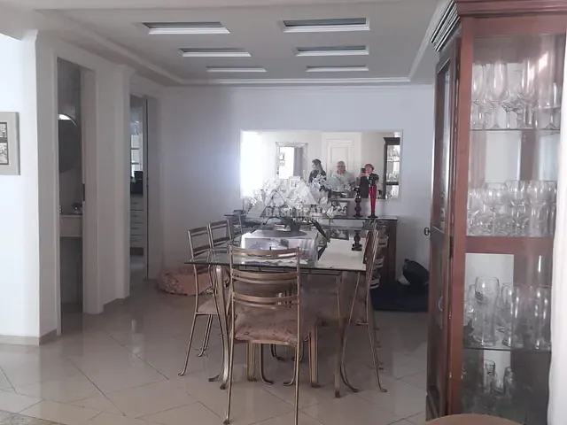 Sobrado 3 quartos e 3 banheiros, à venda, no bairro Centro em Ponta Grossa