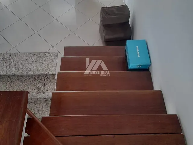 Sobrado 3 quartos e 3 banheiros, à venda, no bairro Centro em Ponta Grossa