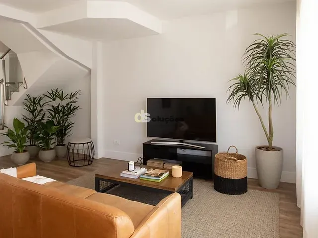 Sobrado com 242m² 4 quartos e 5 banheiros, à venda, no bairro Jardim São Nicolau em São Paulo