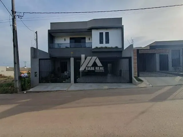 Sobrado 3 quartos e 3 banheiros, à venda, no bairro Cará-cará em Ponta Grossa