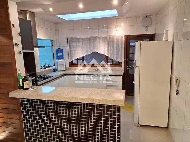 Sobrado com 325m² 3 quartos e 3 banheiros, à venda, no bairro Jardim Terralão em Caraguatatuba