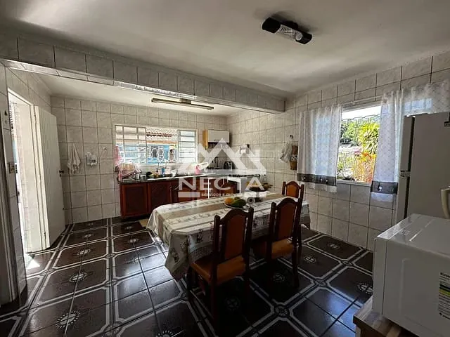 Sobrado com 720m² 5 quartos e 6 banheiros, à venda, no bairro Cidade Jardim em Caraguatatuba
