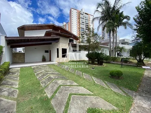 Sobrado com 440m² 4 quartos e 3 banheiros, à venda, no bairro Condomínio Village Taubaté em Taubaté