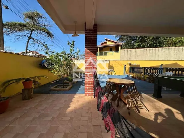 Sobrado com 1057m² 5 quartos e 2 banheiros, à venda, no bairro Massaguaçu em Caraguatatuba