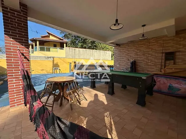Sobrado com 1057m² 5 quartos e 2 banheiros, à venda, no bairro Massaguaçu em Caraguatatuba