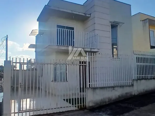 Sobrado 2 quartos e 2 banheiros, à venda, no bairro Uvaranas em Ponta Grossa