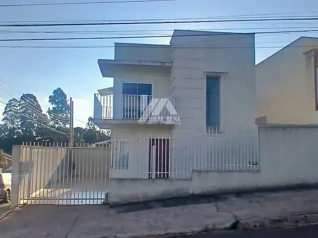 Sobrado 2 quartos e 2 banheiros, à venda, no bairro Uvaranas em Ponta Grossa