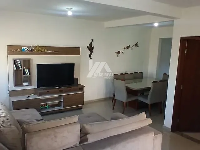 Sobrado 2 quartos e 2 banheiros, à venda, no bairro Uvaranas em Ponta Grossa