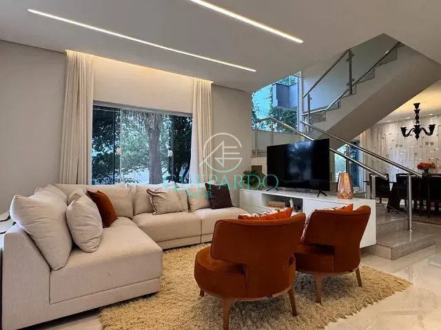 Sobrado com 330m² 5 quartos e 5 banheiros, à venda, no bairro Aragarça em Londrina