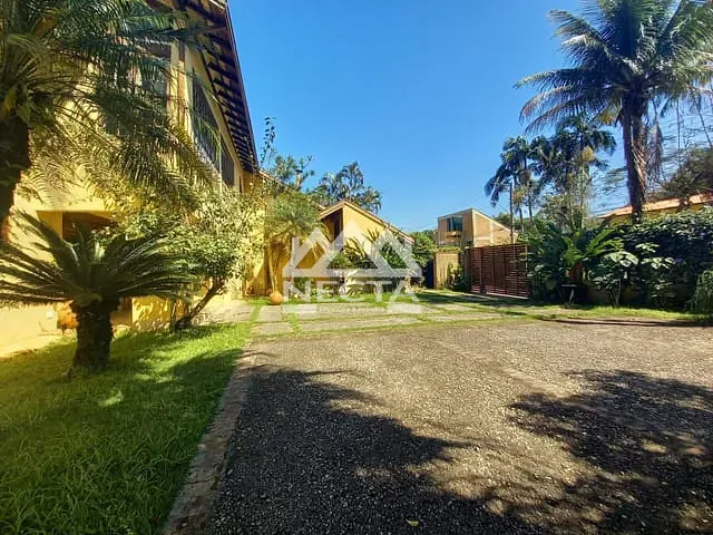 Sobrado com 740m² 7 quartos e 6 banheiros, à venda, no bairro Loteamento Recanto Sandra em Caraguatatuba