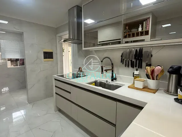 Sobrado com 200m² 3 quartos e 3 banheiros, à venda, no bairro Jardim Burle Marx em Londrina