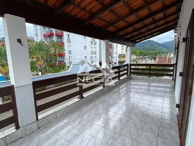 Sobrado com 418m² 9 quartos e 10 banheiros, à venda, no bairro Martim de sá em Caraguatatuba