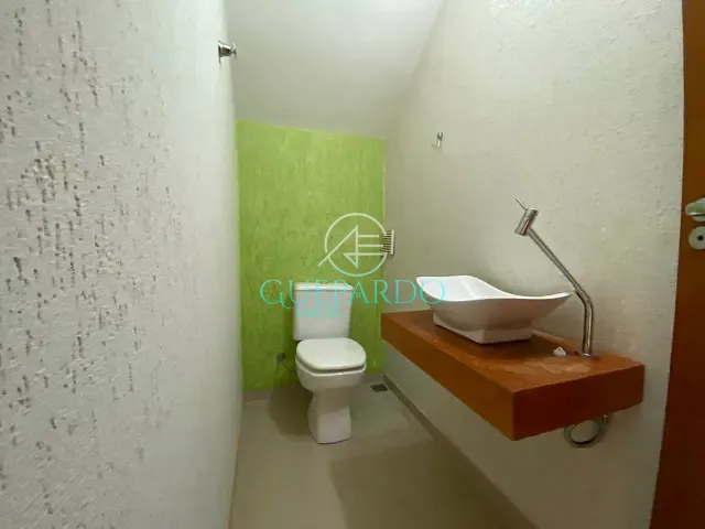 Sobrado 3 quartos e 2 banheiros, à venda, no bairro Jardim Tarumã em Londrina