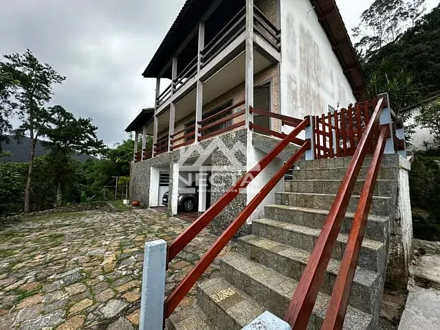 Sobrado com 2665m² 4 quartos e 2 banheiros, à venda, no bairro Jardim Casa Branca em Caraguatatuba
