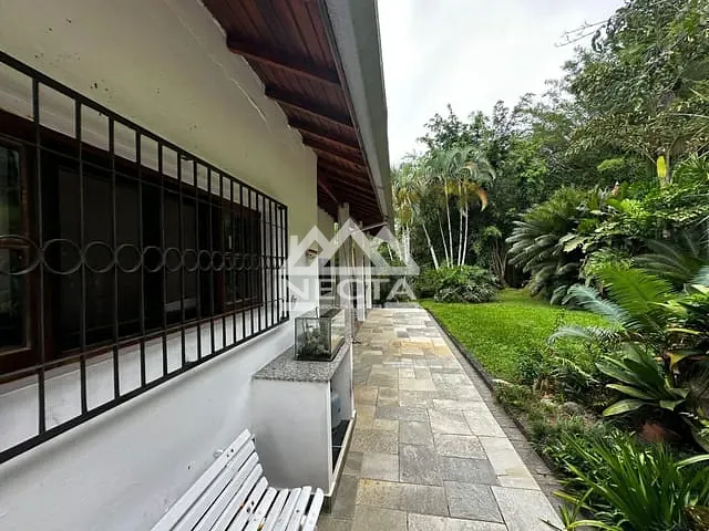 Sobrado com 2665m² 4 quartos e 2 banheiros, à venda, no bairro Jardim Casa Branca em Caraguatatuba