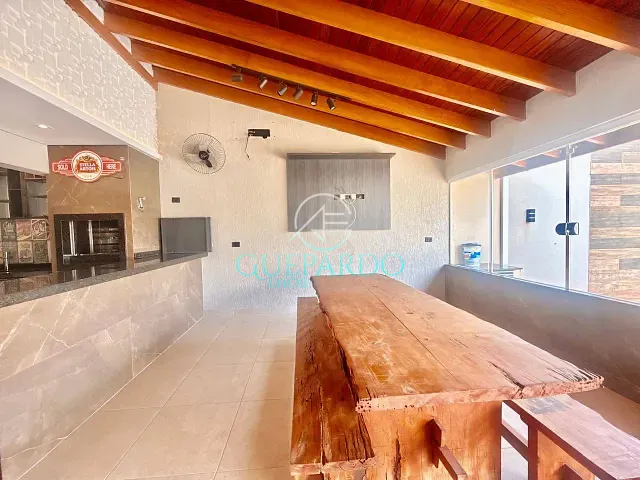 Sobrado com 250m² 3 quartos e 5 banheiros, à venda, no bairro Jardim Montecatini em Londrina