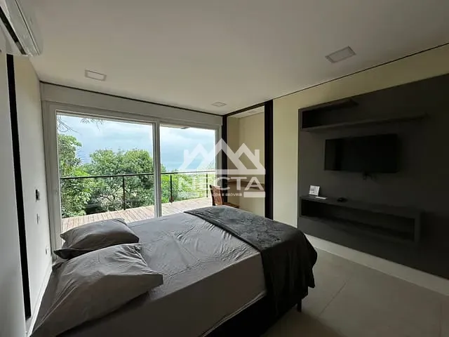 Sobrado com 700m² 4 quartos e 4 banheiros, à venda, no bairro Santa Tereza em Ilhabela