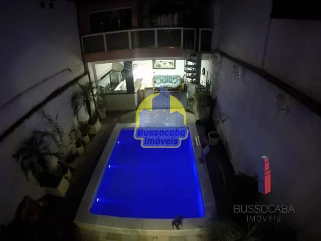 Sobrado com 375m² 4 quartos e 2 banheiros, à venda, no bairro Umuarama em Osasco