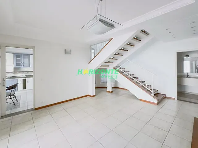 Sobrado com 360m² 3 quartos e 2 banheiros, à venda, no bairro Urbanova em São José dos Campos