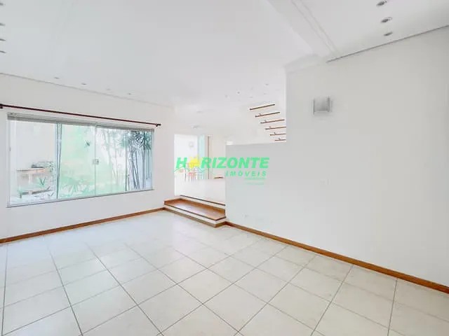 Sobrado com 360m² 3 quartos e 2 banheiros, à venda, no bairro Urbanova em São José dos Campos
