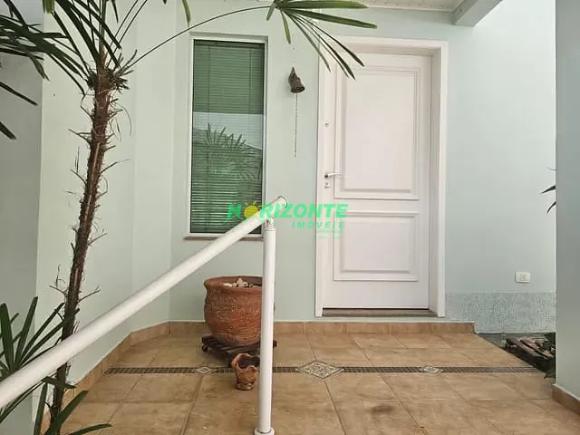 Sobrado com 360m² 3 quartos e 2 banheiros, à venda, no bairro Urbanova em São José dos Campos