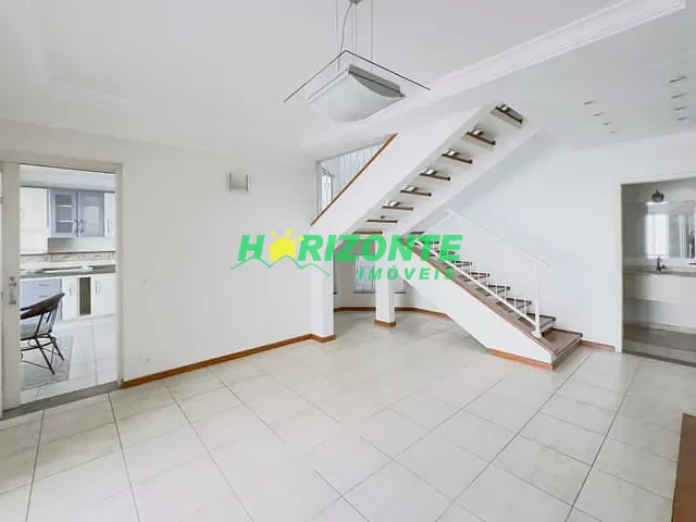 Sobrado com 360m² 3 quartos e 2 banheiros, à venda, no bairro Urbanova em São José dos Campos
