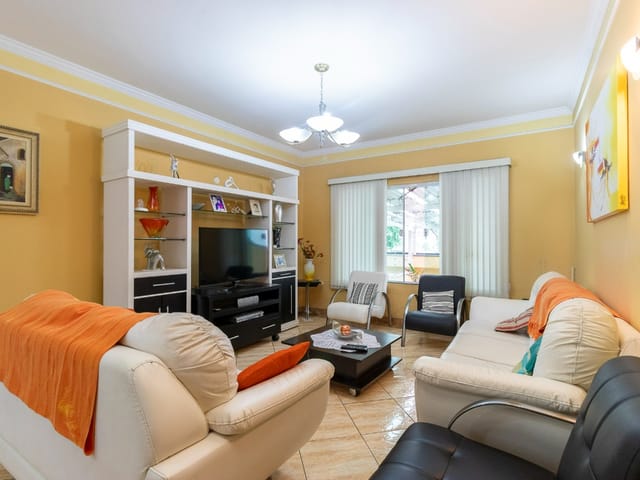 Foto do Sobrado - Sobrado para venda em Vila do Bosque com 5 quartos, sendo 3 suítes , 200m² | Lares e Andares Imóveis