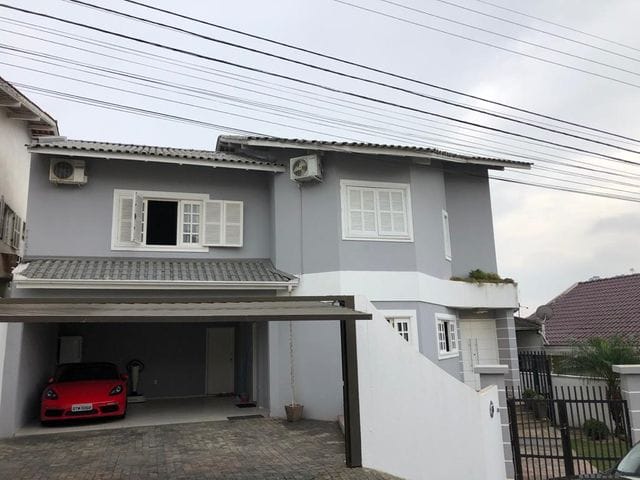 Sobrado com 375m² 3 quartos e 4 banheiros, à venda, no bairro Fazendinha em Itajaí