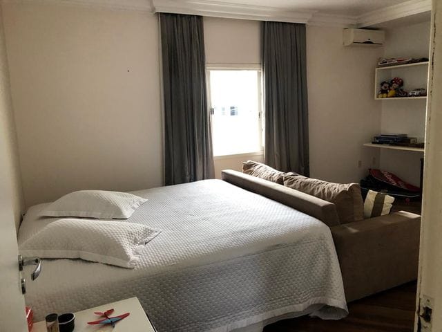 Sobrado com 375m² 3 quartos e 4 banheiros, à venda, no bairro Fazendinha em Itajaí