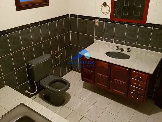 Sobrado com 250m² 4 quartos e 1 banheiro, à venda, no bairro Jardim das Indústrias em São José dos Campos