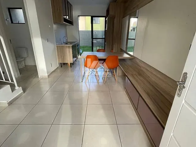 Sobrado 2 quartos e 2 banheiros, à venda, no bairro Jardim Carvalho em Ponta Grossa