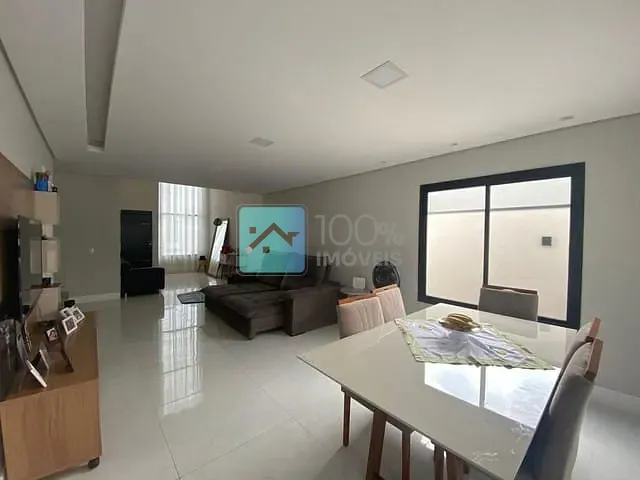 Sobrado com 250m² 3 quartos e 3 banheiros, à venda, no bairro Residencial Colinas em Caçapava