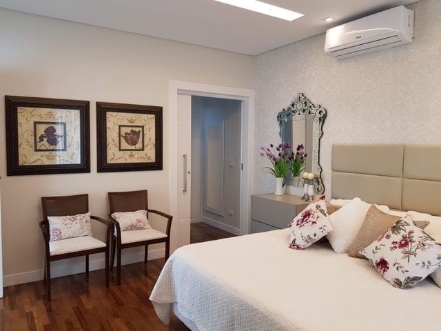 Sobrado com 900m² 4 quartos e 5 banheiros, à venda, no bairro Condomínio Reserva do Paratehy em São José dos Campos